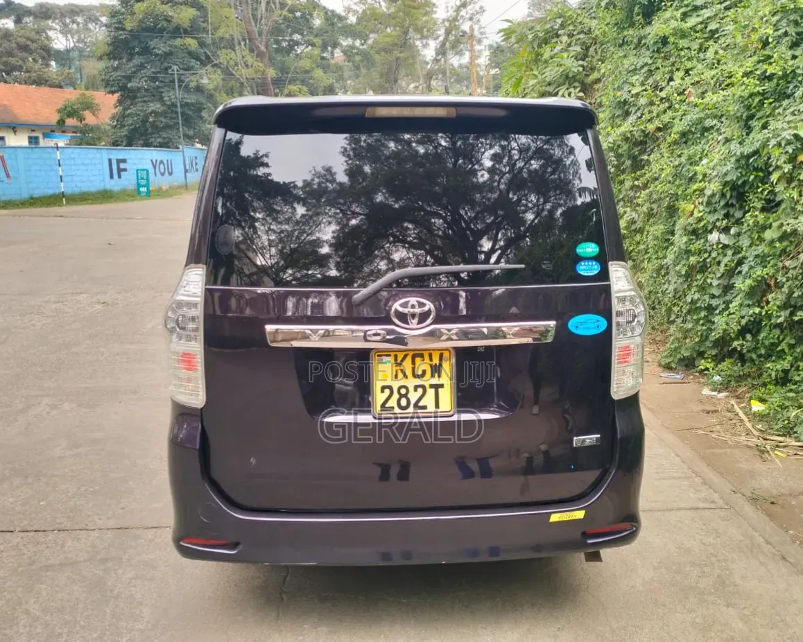 Toyota Voxy 2012 Maroon
