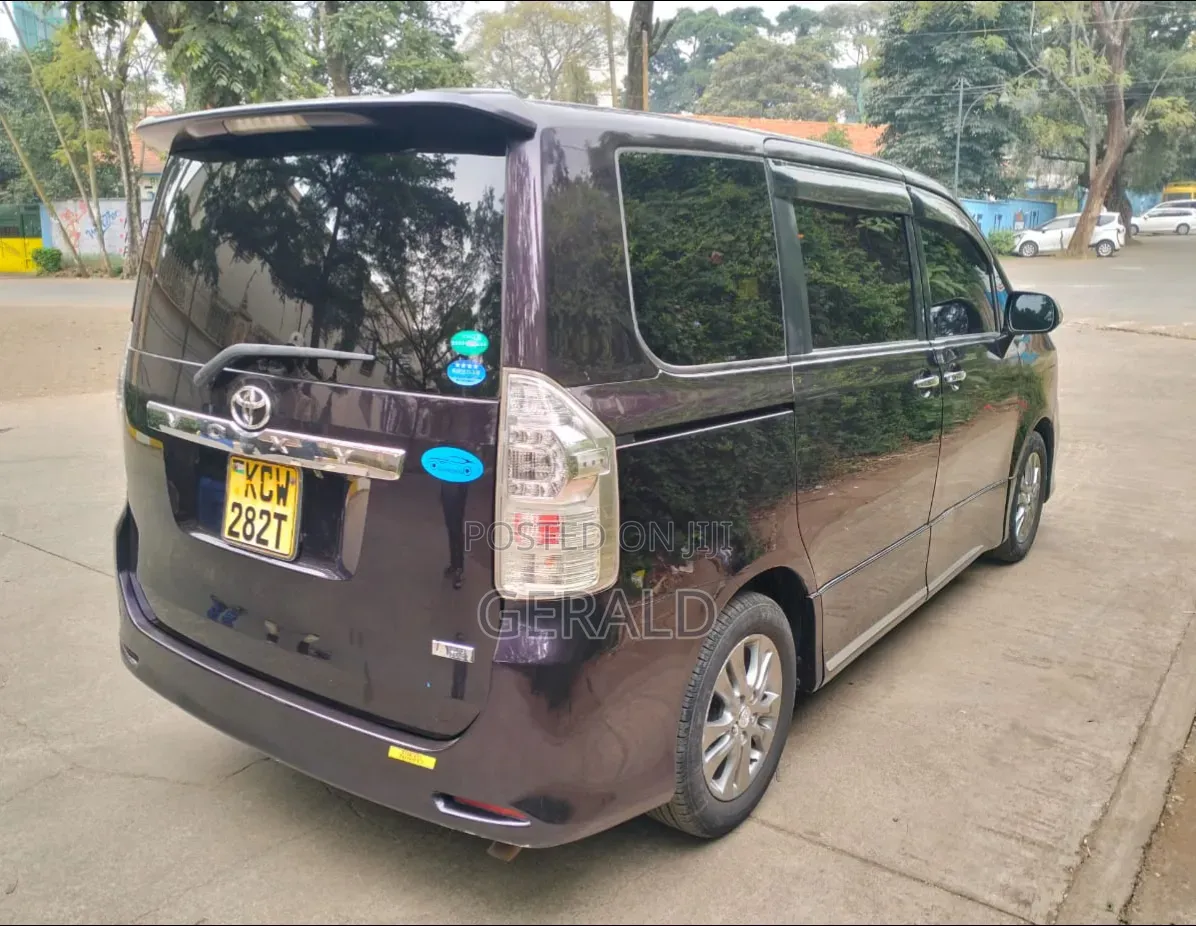 Toyota Voxy 2012 Maroon