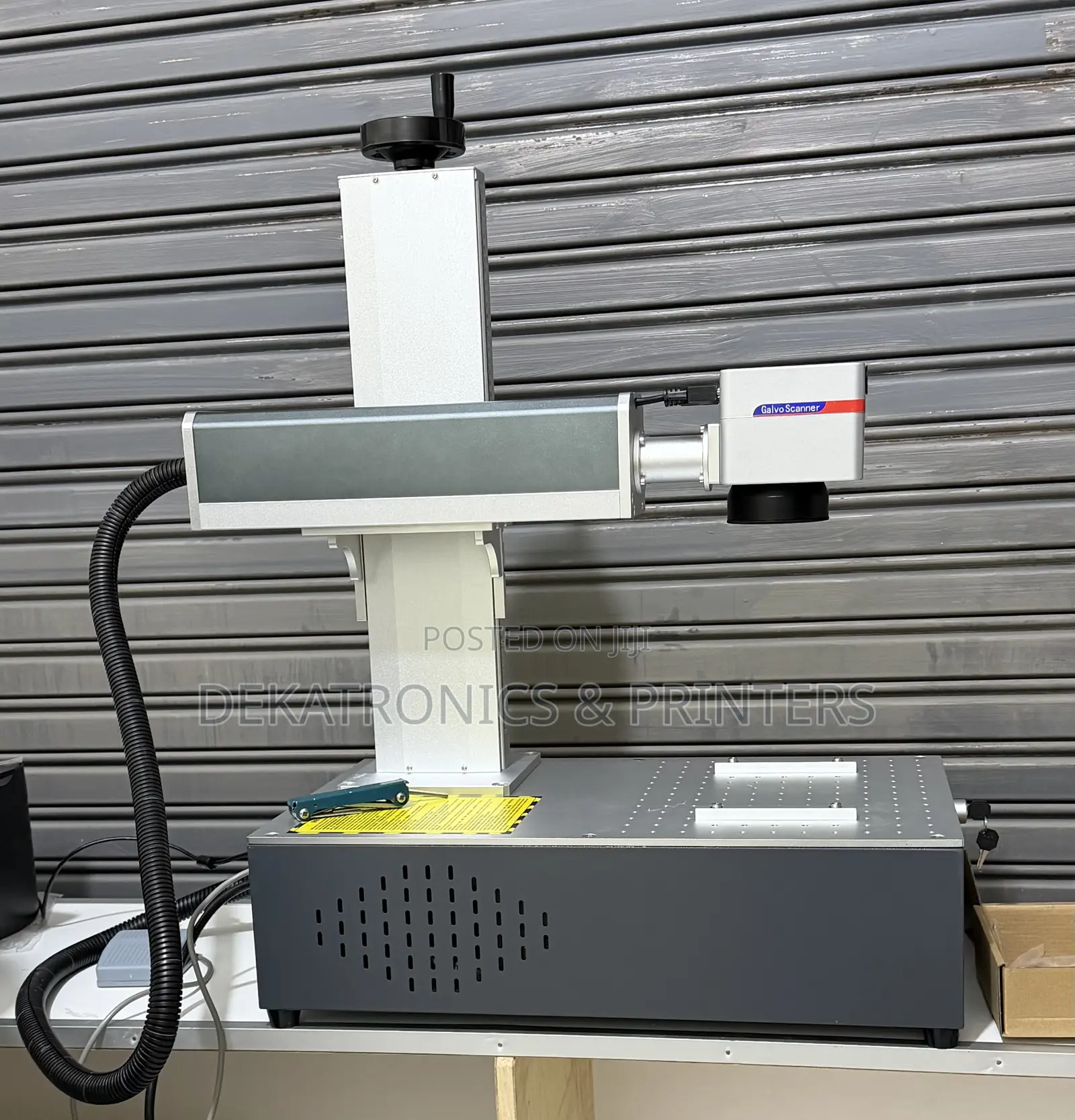 Yh-JTP-20 20w Desktop Fiber Laser Marking Machine