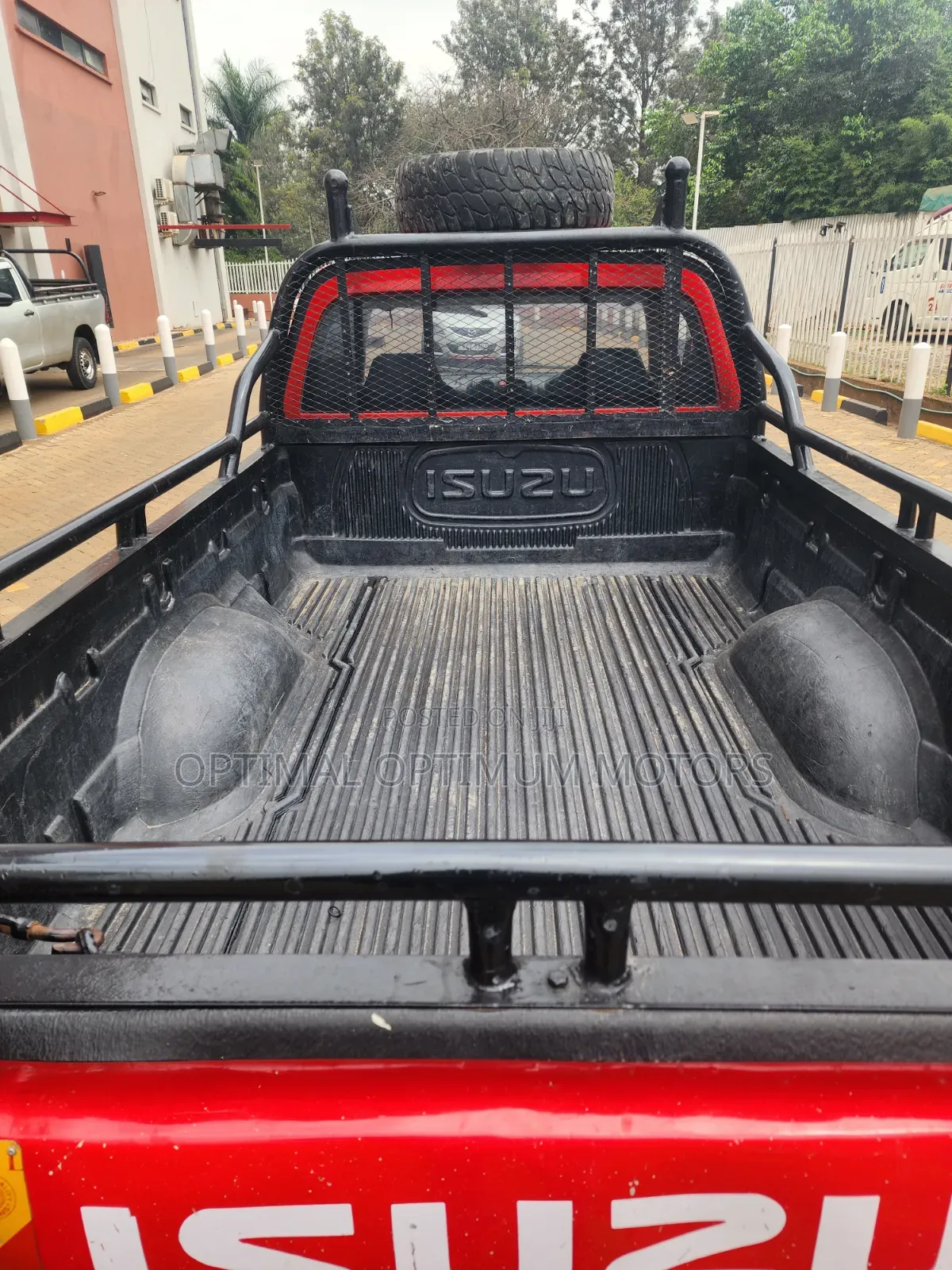 Isuzu D-MAX 2010 Red