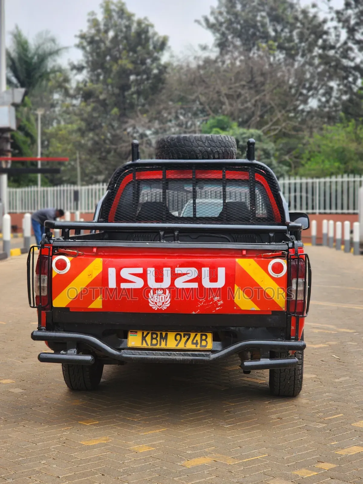 Isuzu D-MAX 2010 Red
