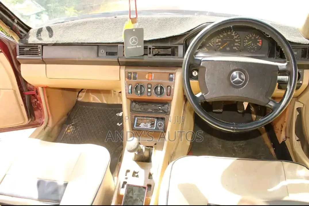 Mercedes-Benz 230E 1987 Red