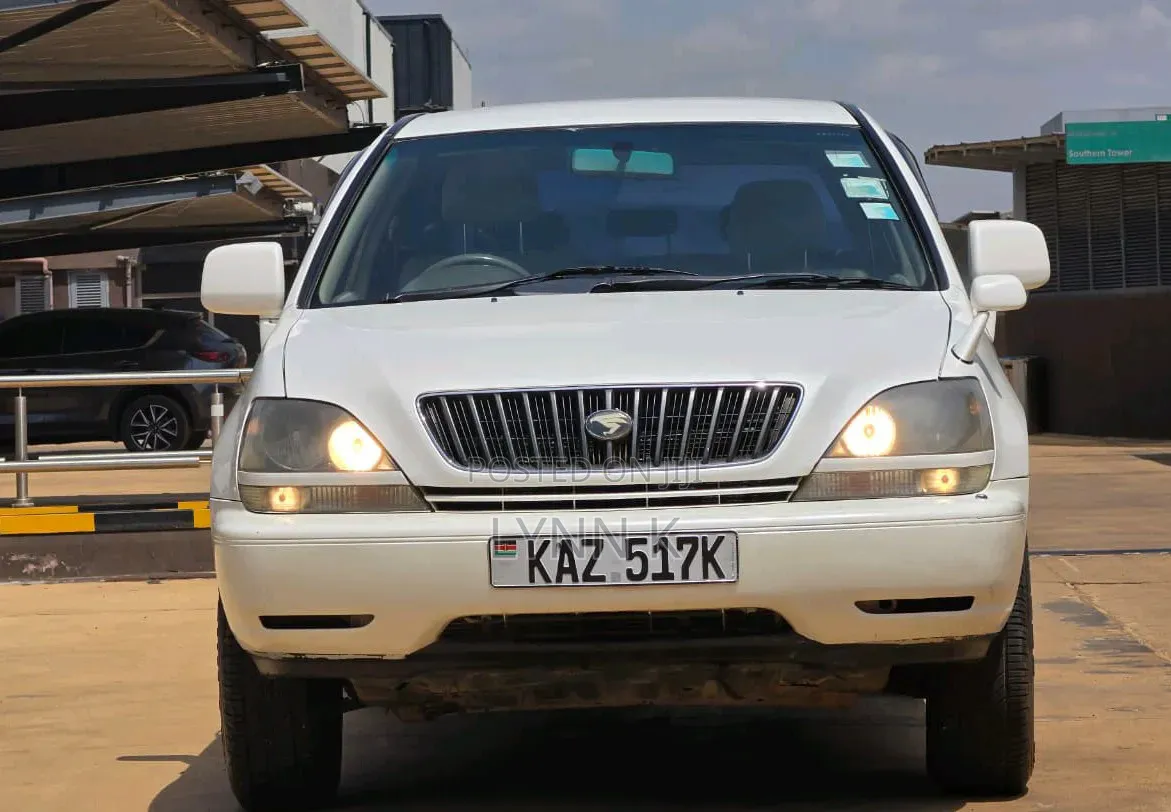 Toyota Harrier 2000 White