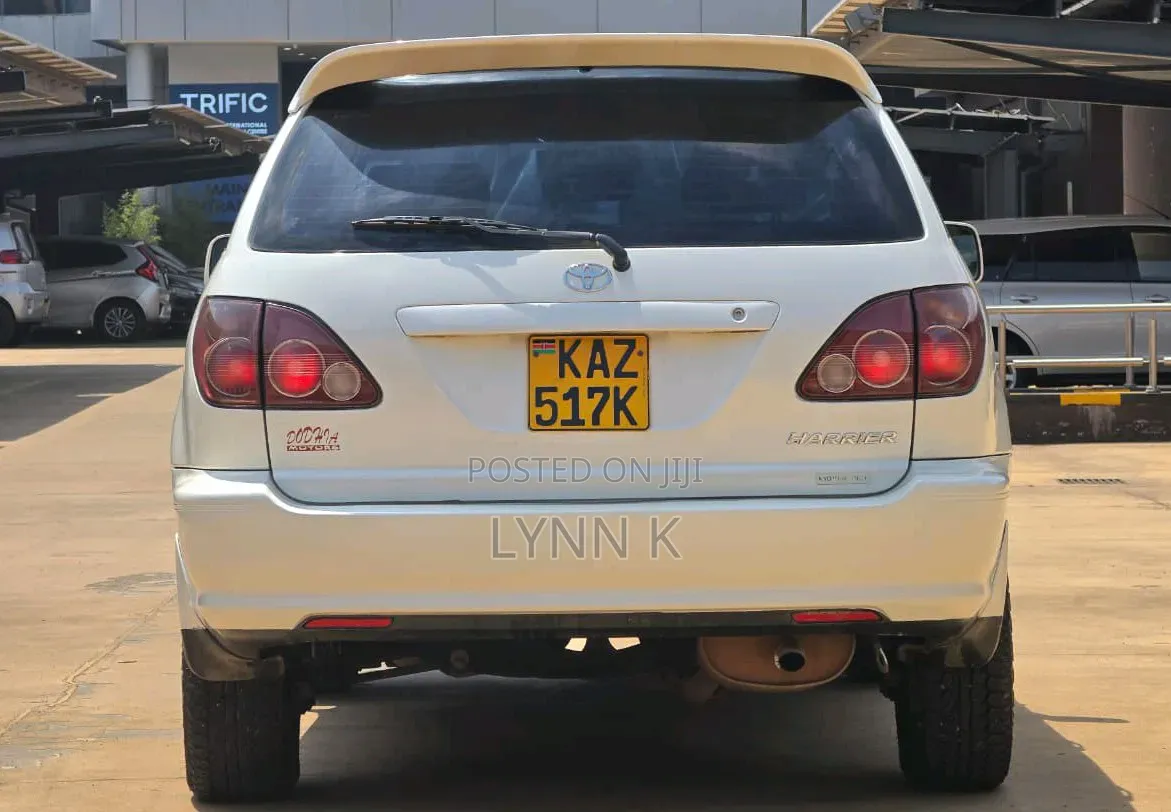 Toyota Harrier 2000 White