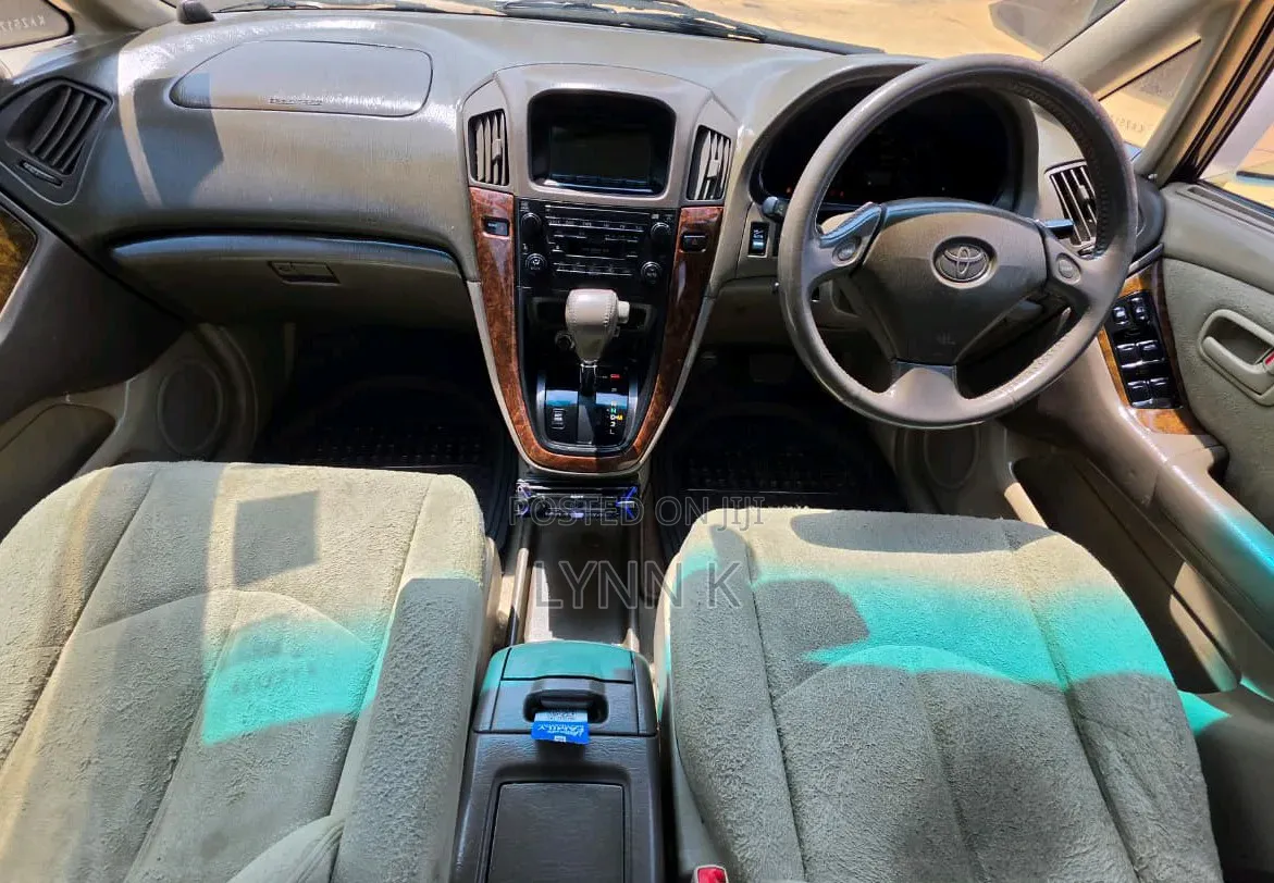 Toyota Harrier 2000 White