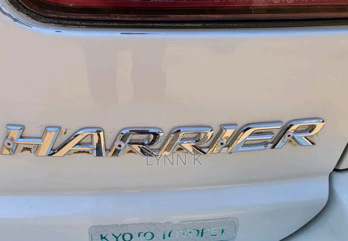 Toyota Harrier 2000 White