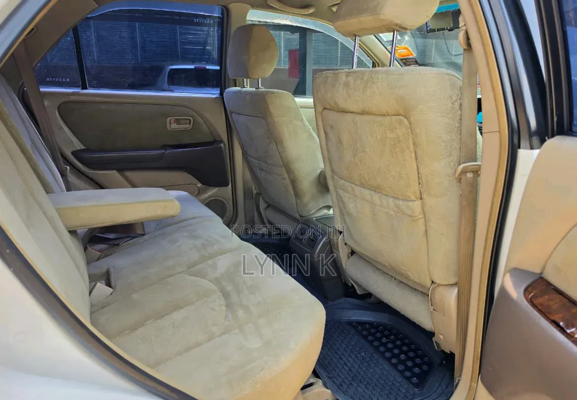 Toyota Harrier 2000 White