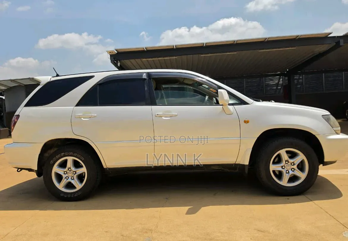 Toyota Harrier 2000 White