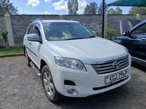 Toyota Vanguard 2011 White