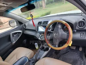 Toyota Vanguard 2011 White