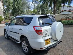Toyota Vanguard 2011 White