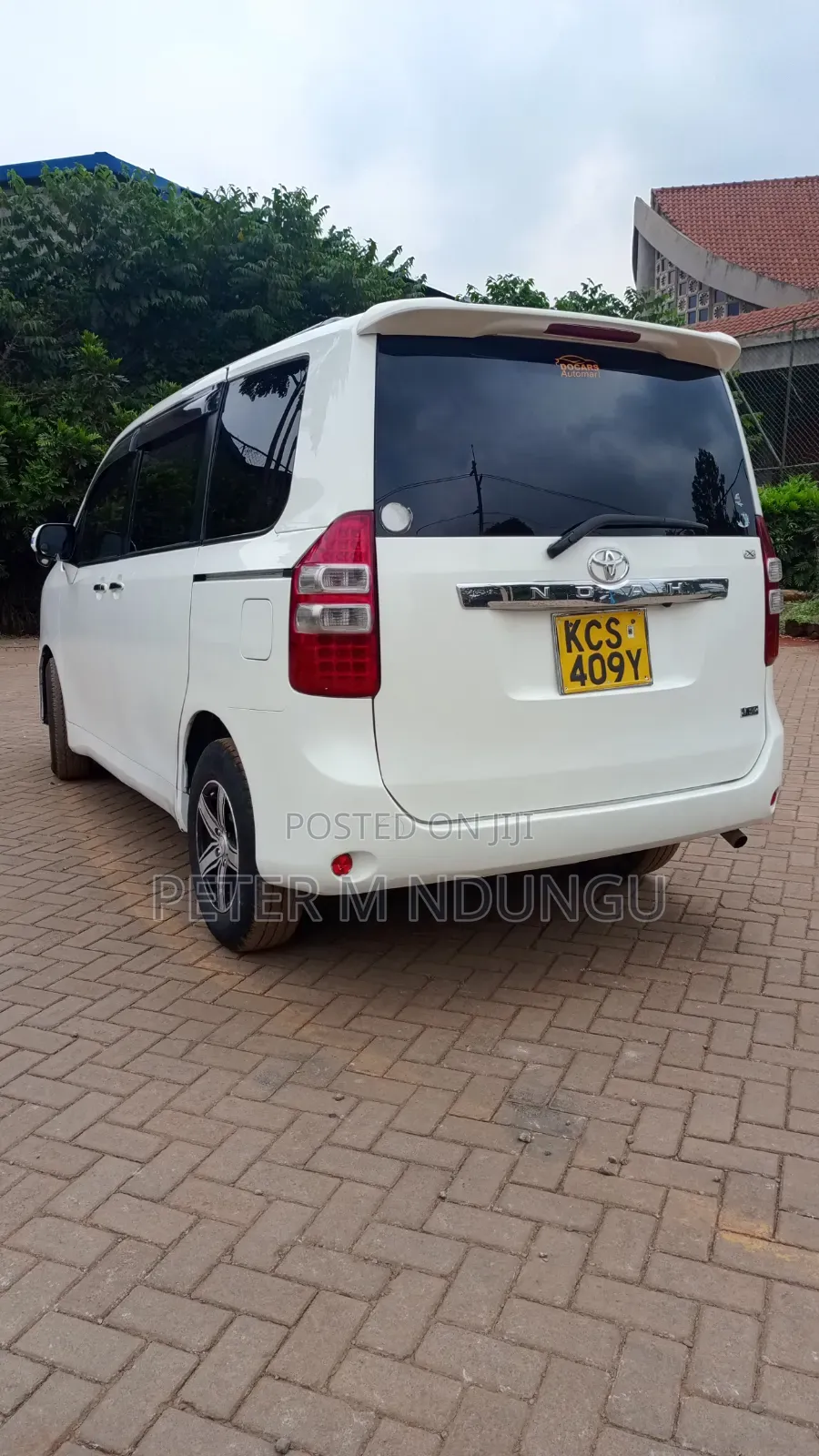 Toyota Noah 2011 White