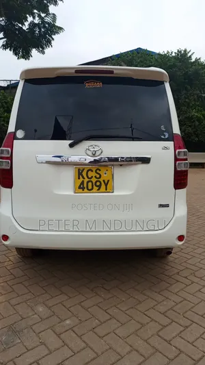 Toyota Noah 2011 White