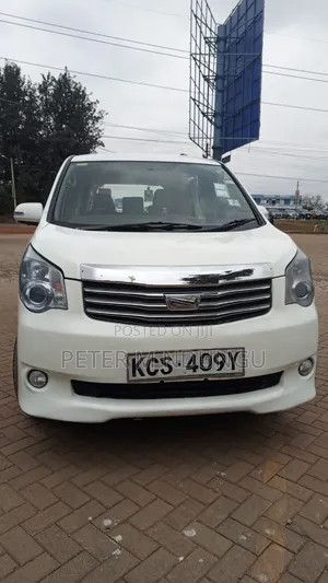Toyota Noah 2011 White
