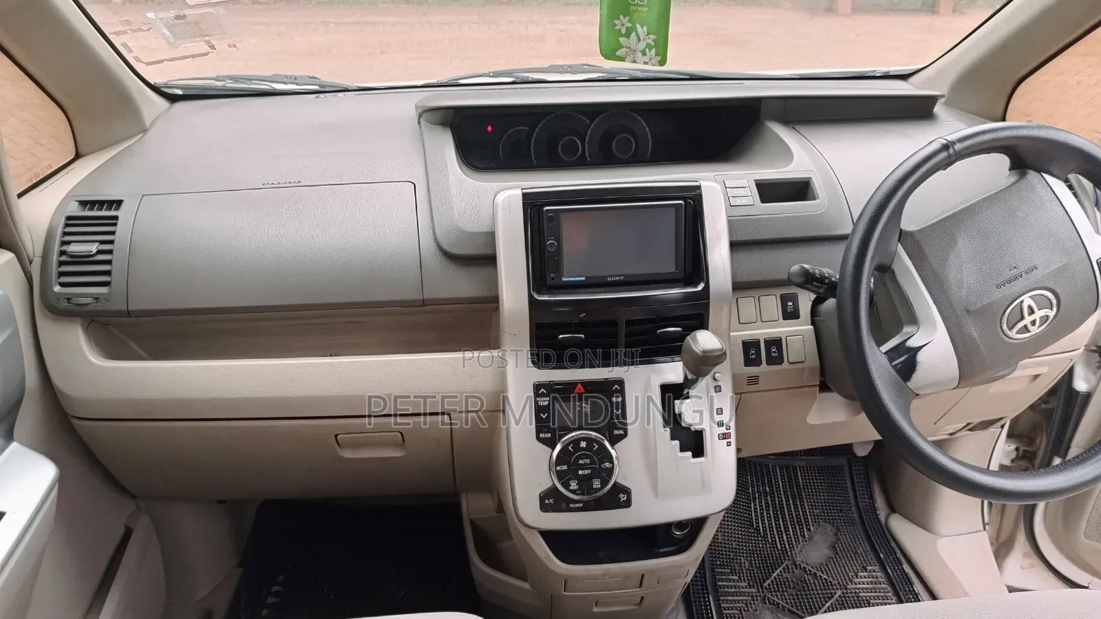 Toyota Noah 2011 White