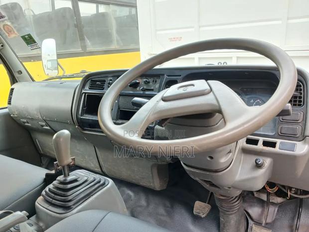 Mitsubishi Fh215,Flat Body Truck - thumbnail 5