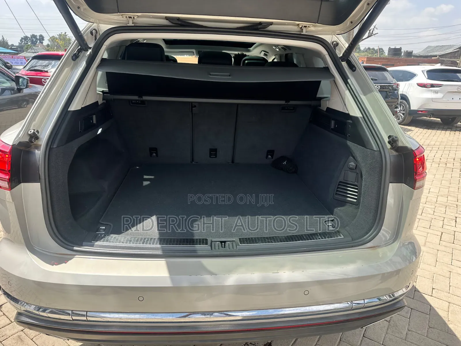 Volkswagen Touareg 2021 Beige