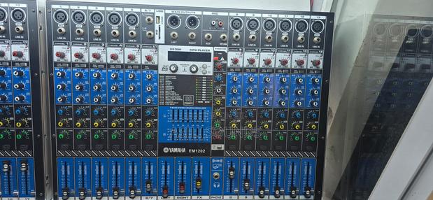 Yamaha 12 Channel Mixer