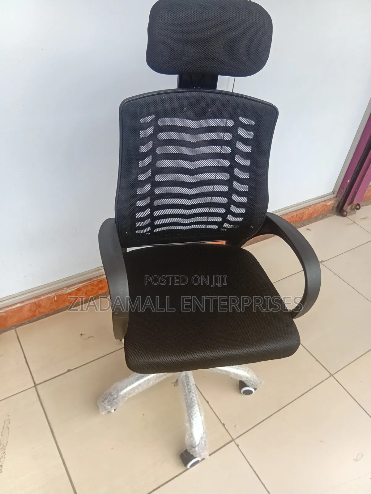 Elegant Office Chair With Head Rest