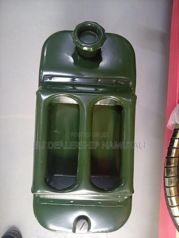 Heavy Duty Gasoline Jerry Can - thumbnail 2