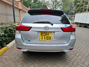 Toyota Corolla Fielder 1.5 Petrol FWD 2016 Silver