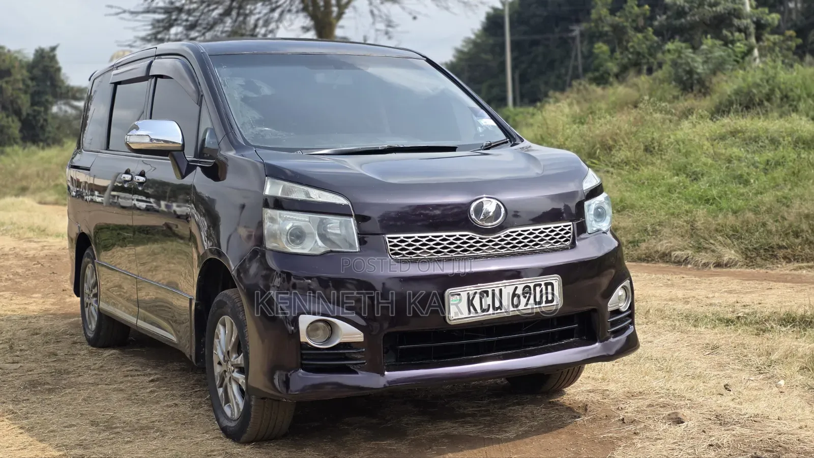 Toyota Voxy 2012 Red