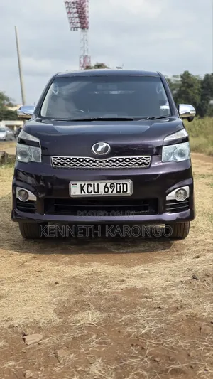 Toyota Voxy 2012 Red