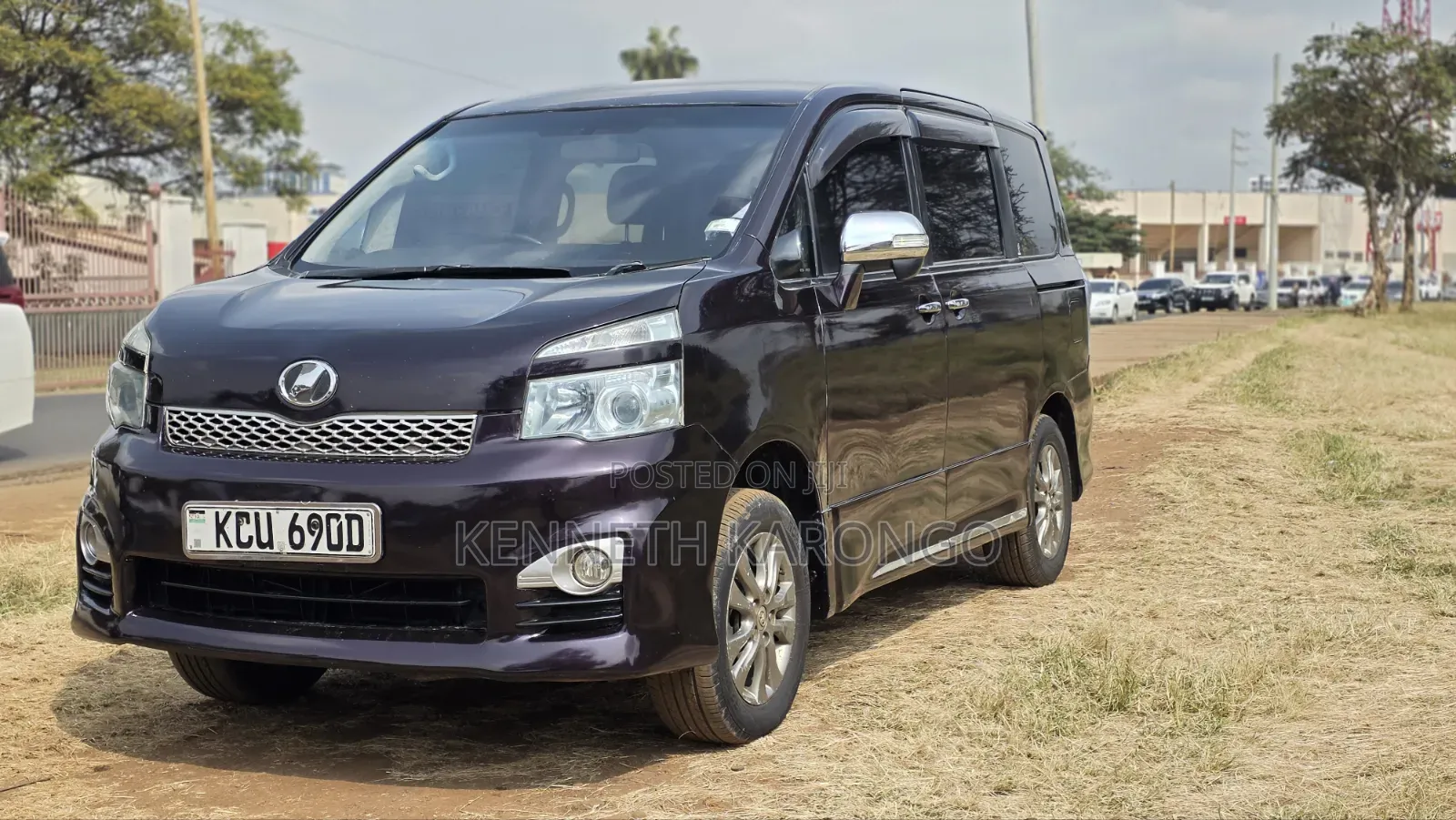 Toyota Voxy 2012 Red