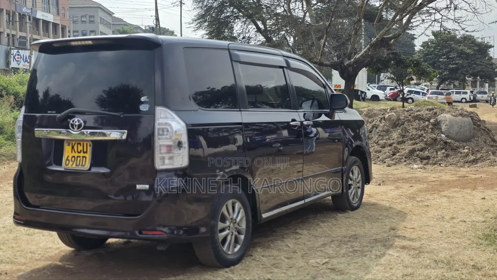 Toyota Voxy 2012 Red