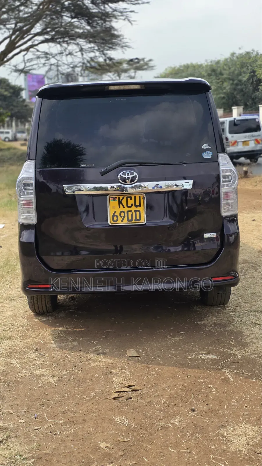 Toyota Voxy 2012 Red
