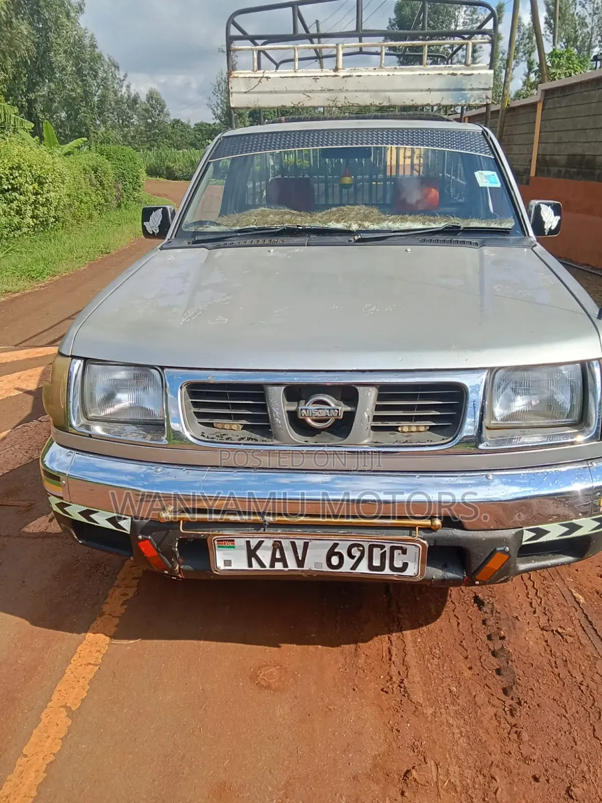 Nissan Hardbody 2000 Gray
