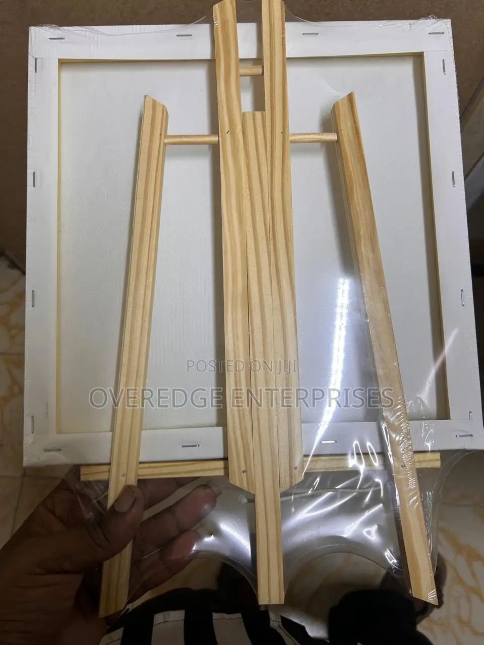 Quality Wooden Stand and Smooth Canvas