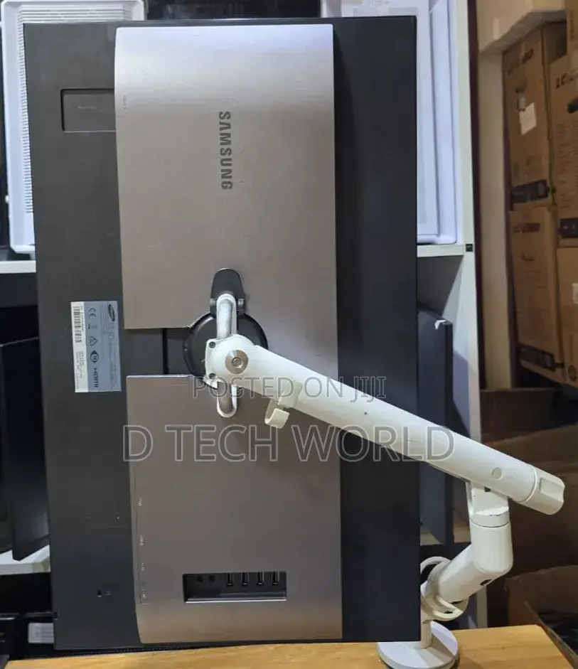 Samsung S27d850t 
27 Inch Ips 
 Display (2560*1440)
60 Hz
100%