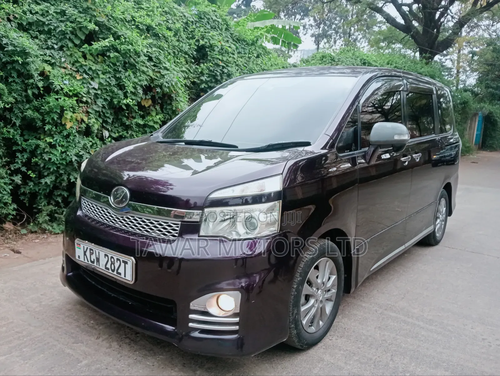 Toyota Voxy 2012 Purple