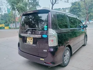 Toyota Voxy 2012 Purple