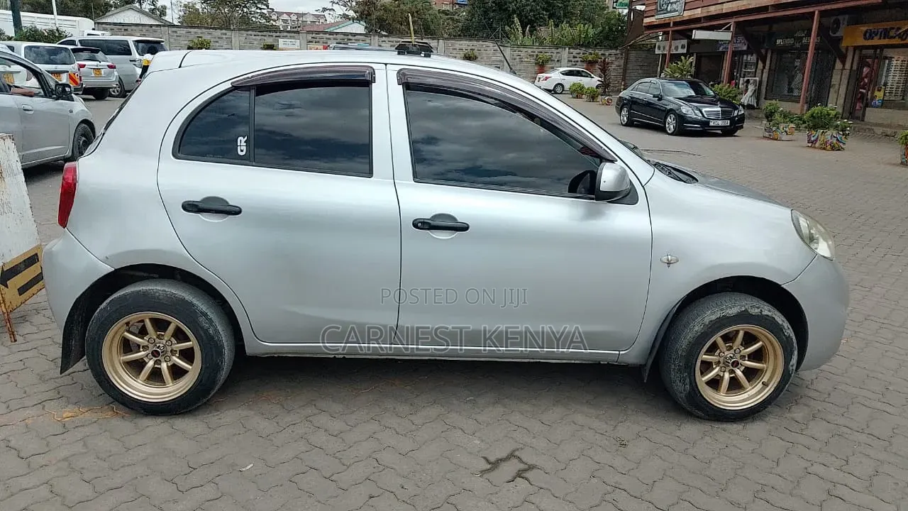 Nissan March 2018 Silver