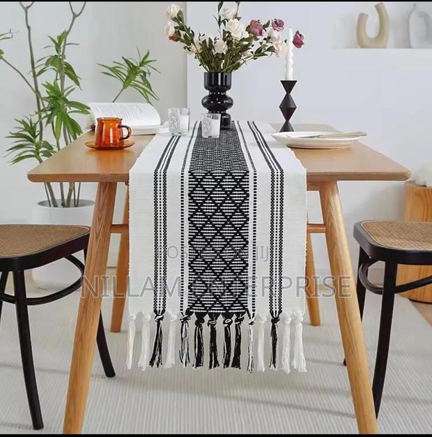 Braided Woven Textured Table Runner With Tassels + 6pcs Mats - thumbnail 3