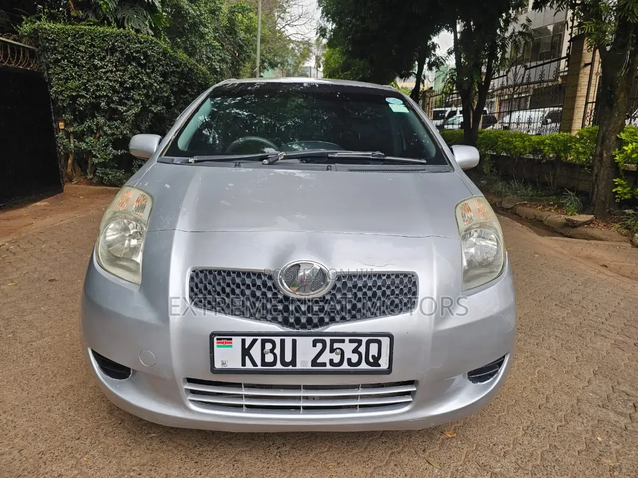 Toyota Vitz 2006 Silver