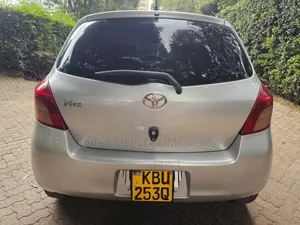 Toyota Vitz 2006 Silver