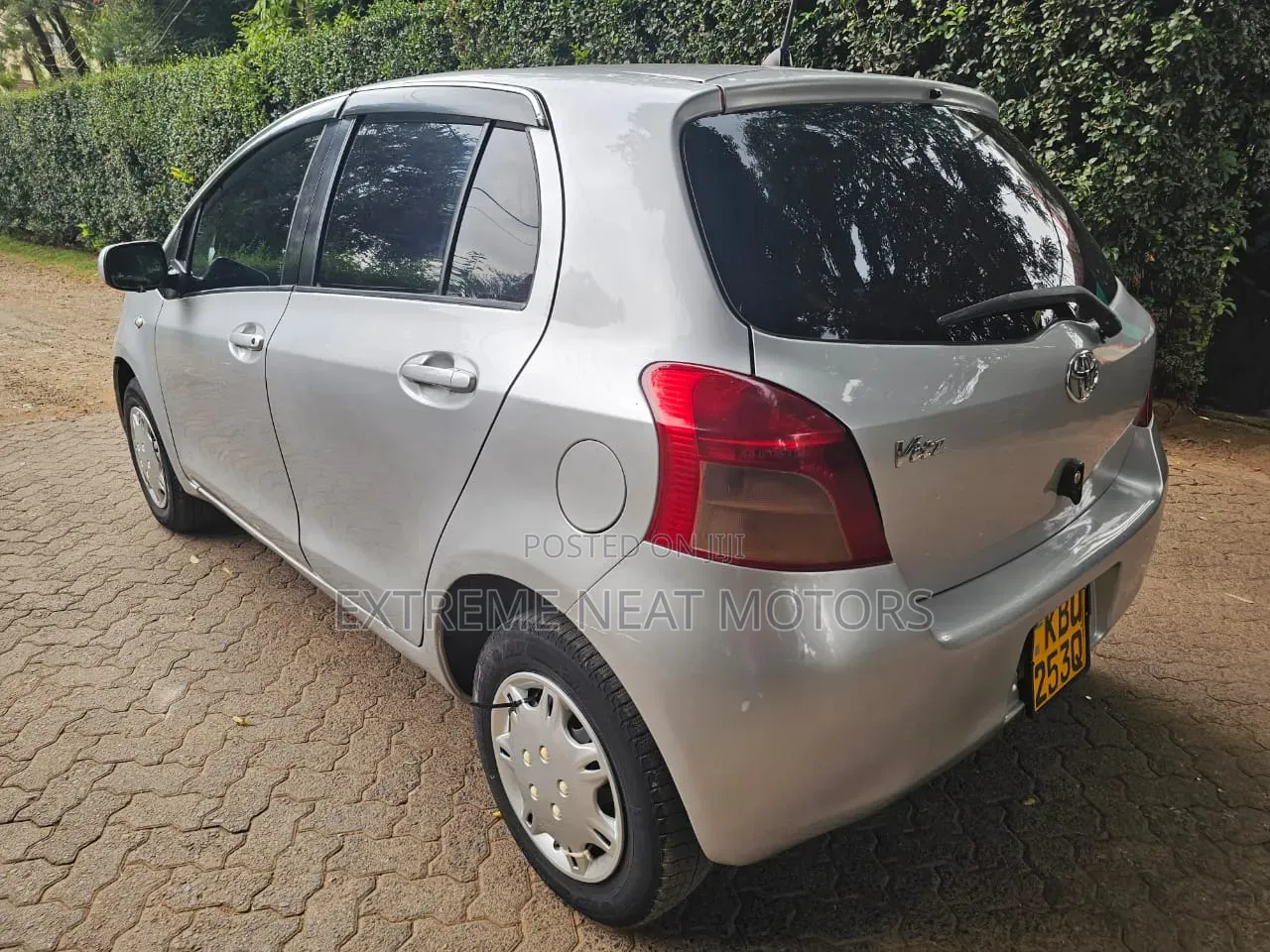 Toyota Vitz 2006 Silver