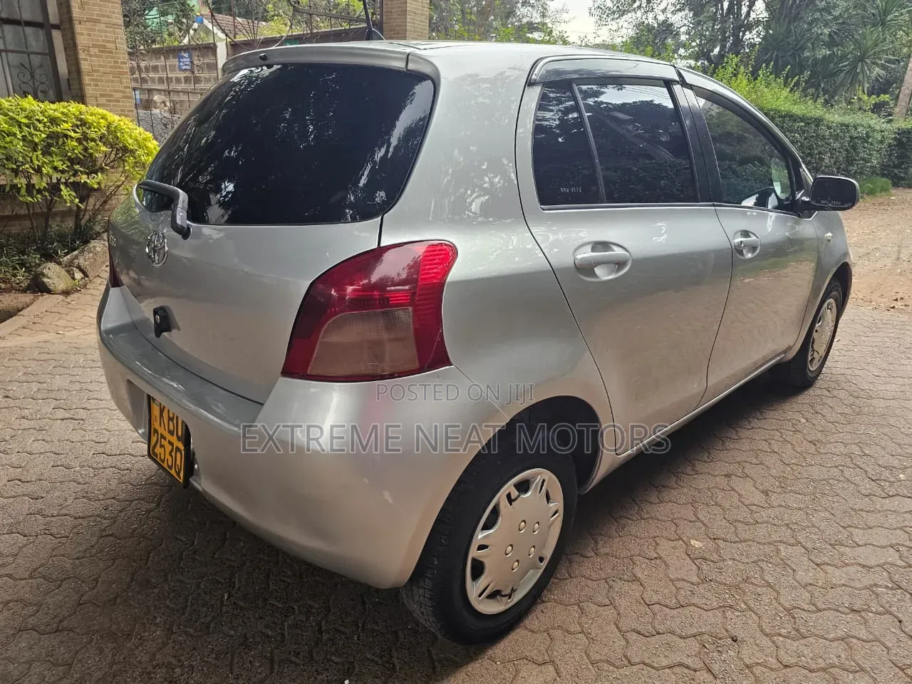 Toyota Vitz 2006 Silver