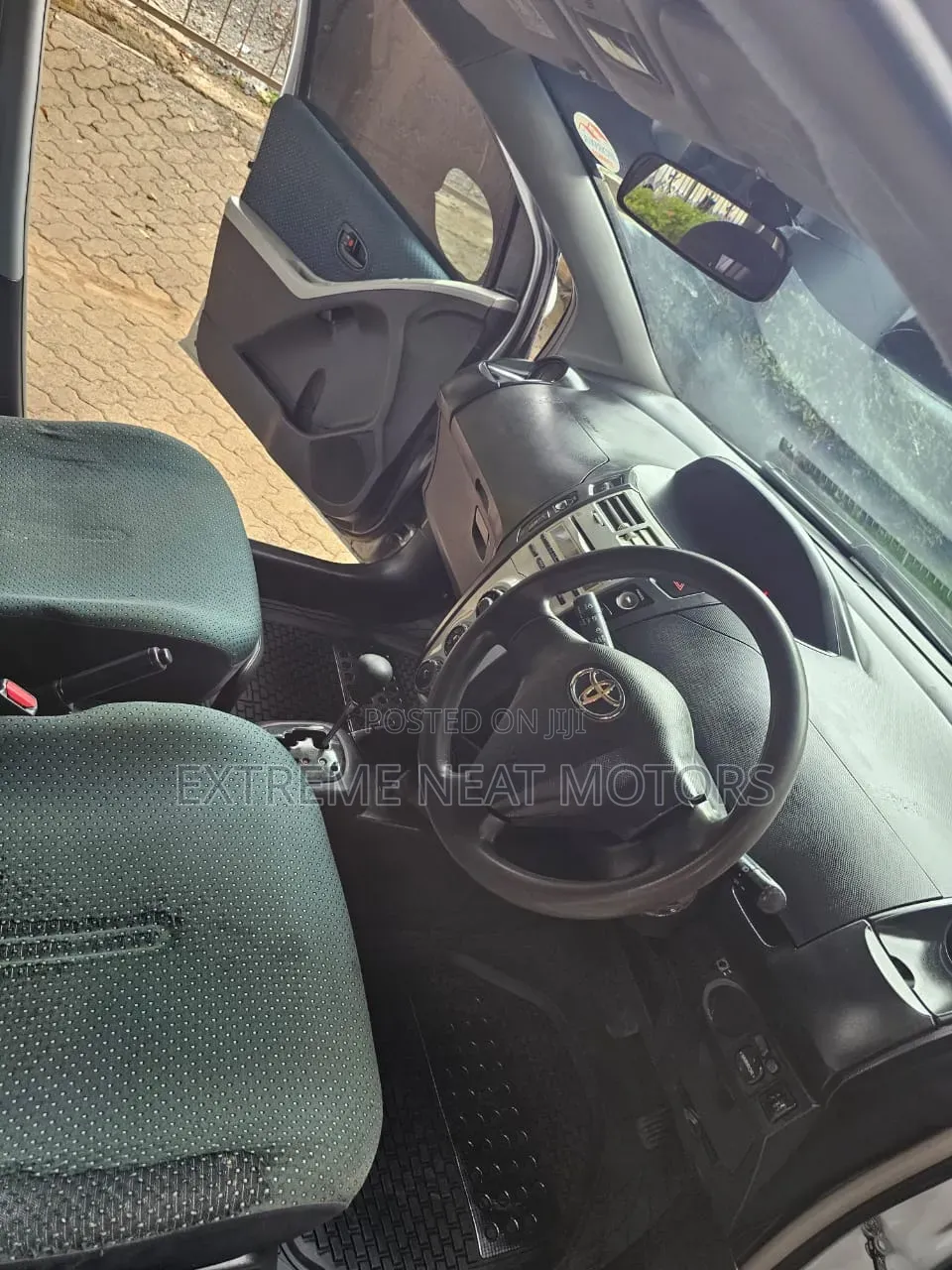 Toyota Vitz 2006 Silver
