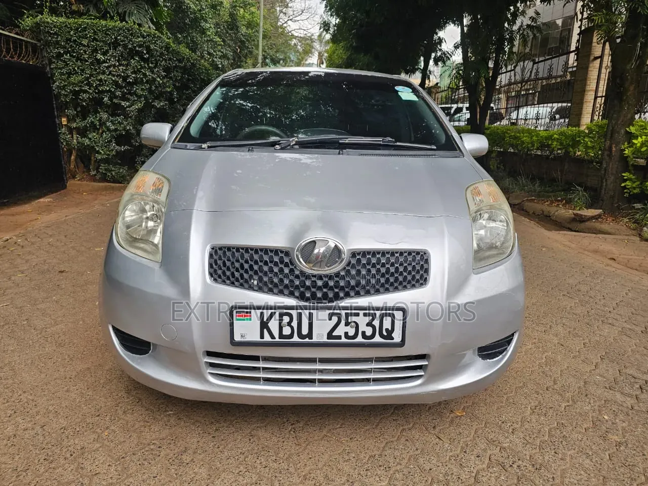 Toyota Vitz 2006 Silver