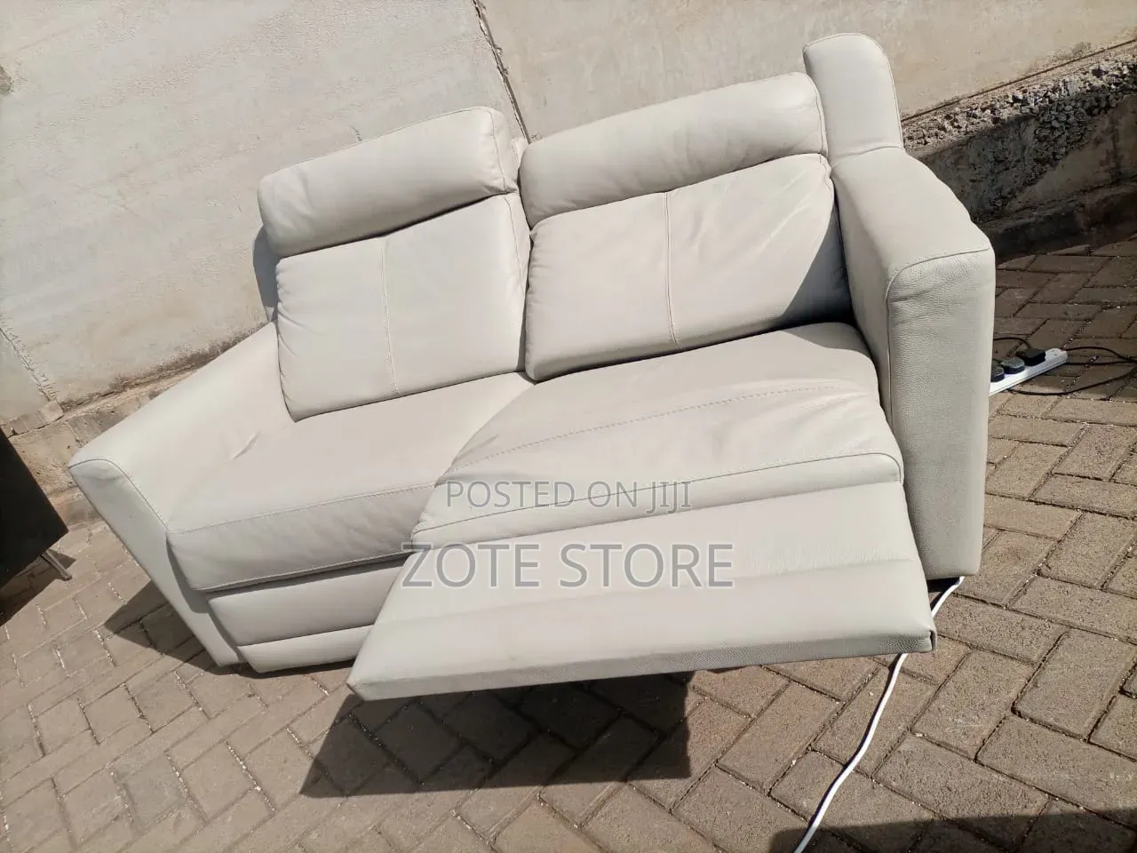 Nicoletti Electric Recliner