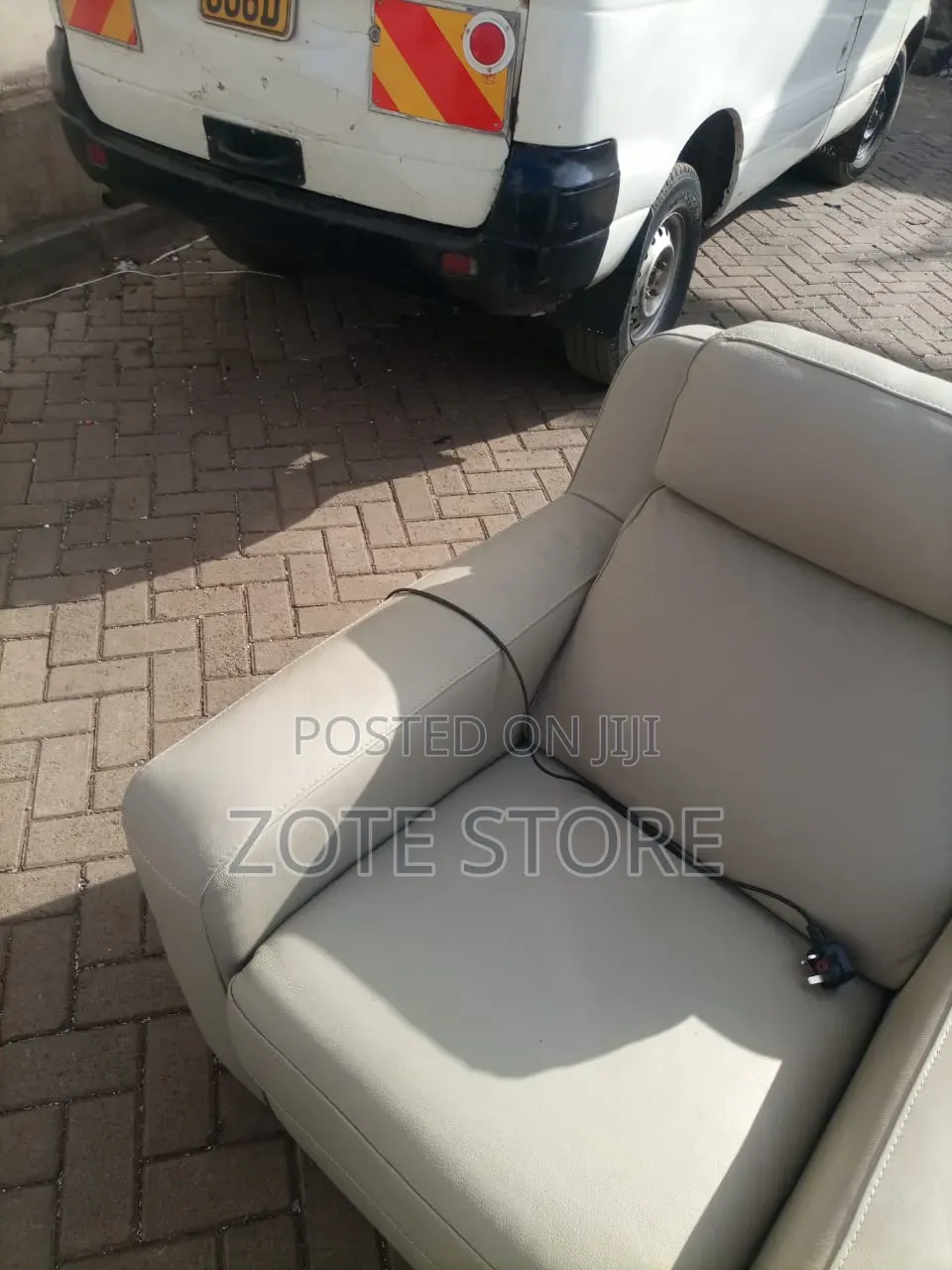 Nicoletti Electric Recliner