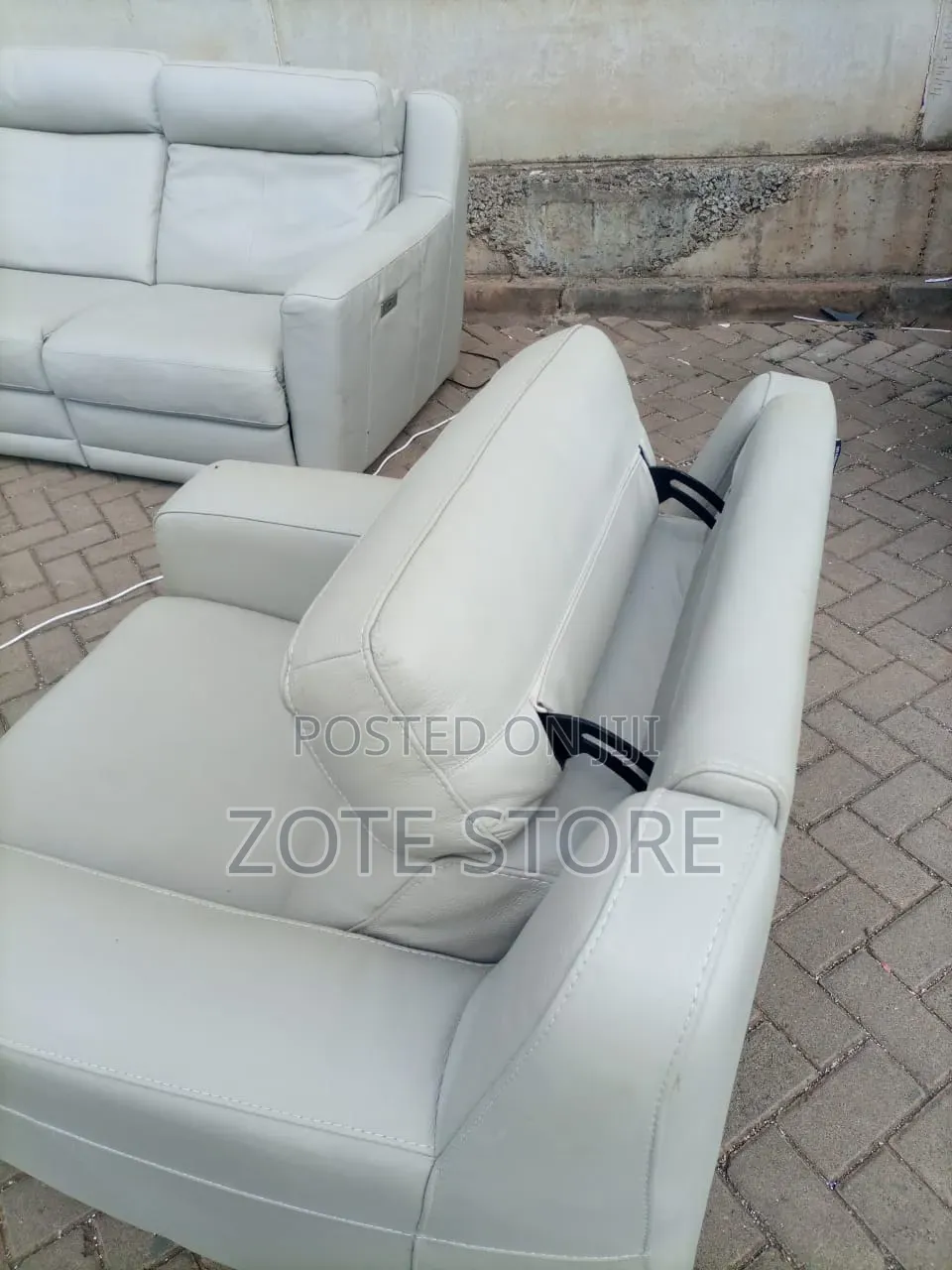 Nicoletti Electric Recliner
