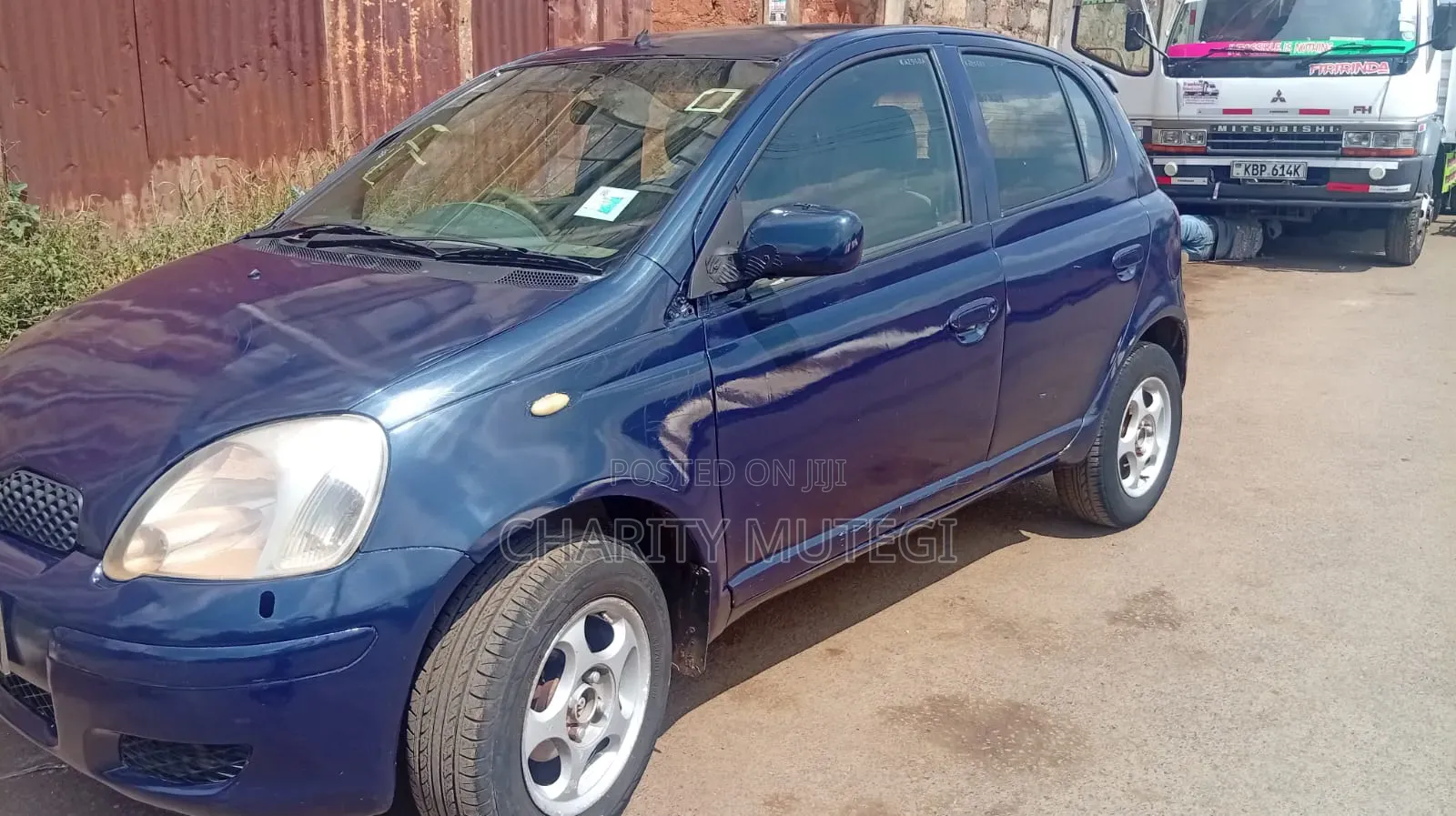 Toyota Vitz 2000 Blue