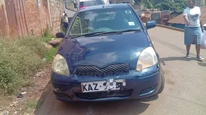 Toyota Vitz 2000 Blue
