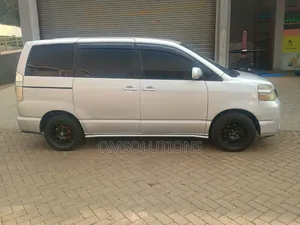 Toyota Voxy 2006 Silver
