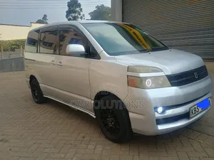 Toyota Voxy 2006 Silver